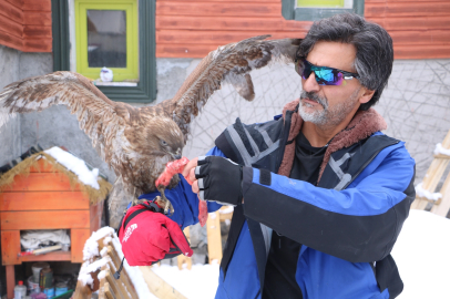 Dağların zirvesinden gelen vefa: İyileştiren elini unutmadı