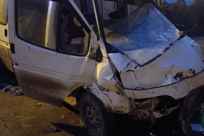 Sinop'ta işçi servis minibüsü ile otomobil çarpıştı: 1 ölü, 10 yaralı