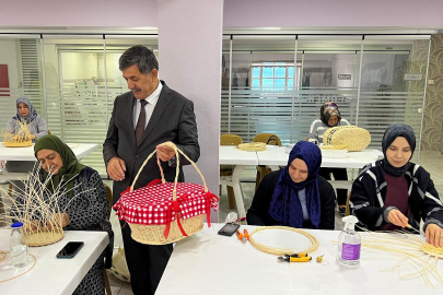 Erzincan'da kadınların el emeği göz nuru eserleri Başkan Aksun'dan tam not aldı