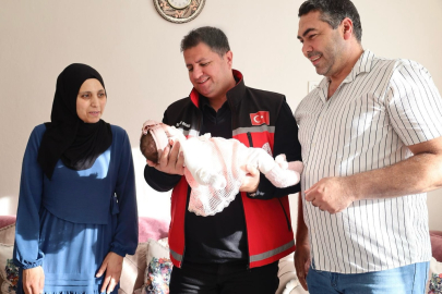 Bir bebeğe daha kucak açtılar! Erzincan bu aileyi konuşuyor