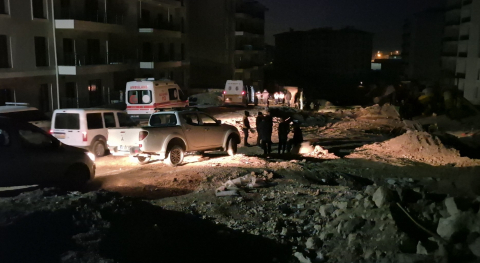 Malatya'da şantiye alanında kamyonun altında kalan işçi öldü