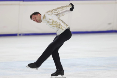 Şampiyon buz patenci spora başladığı pistte jübilesini yaptı