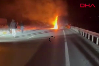 Erzincan seyir halindeyken alev alan TIR yandı