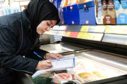 Raflardaki o ürünler imha edildi! Zabıta tarihi geçmiş gıdalara geçit vermedi