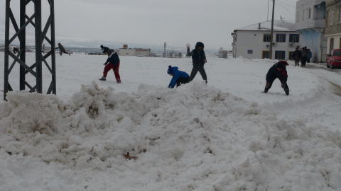 Kilis'te karın keyfini çocuklar çıkardı