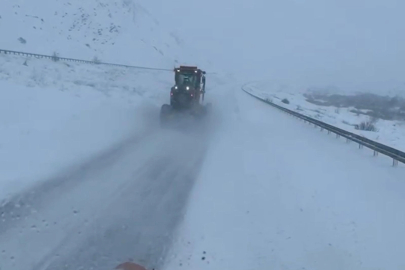 Erzincan’da bazı bölgelerde TIR geçişine izin verilmiyor; Tendürek’te trafik durdu