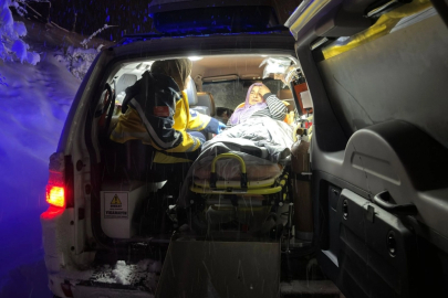 Yollar kapansa da umut tükenmedi: Taşova'da tansiyon hastası için nefes kesen operasyon