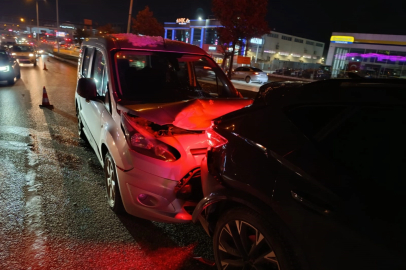 Bursa'da akşam trafiğini kilitleyen kaza