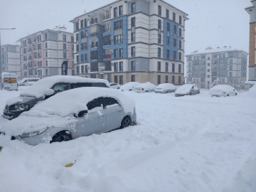 Diyarbakır’da kar esareti
