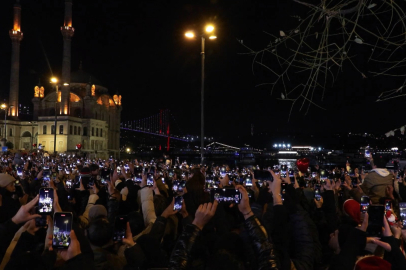 İstanbul -  Beşiktaş Ortaköy'de yeni yıl coşkuyla kutlandı