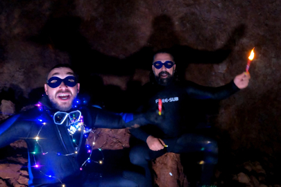 Dalgıçlar yeni yılı su altında karşıladı: Mağarada balon patlatıp kutladılar