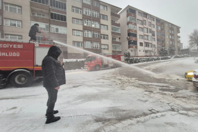Zonguldak'ta kar esareti: 61 köy yolu kapandı, itfaiye deniz suyuyla yıkadı