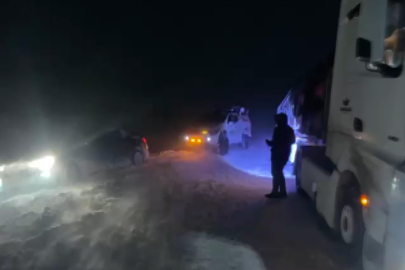 Kar kalınlığı 60 cm'yi aştı: Doğu Anadolu'da hayat durdu