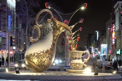 Erzincan beyaza büründü: Gece manzarası mest etti