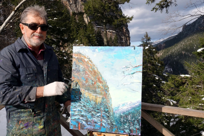 38 yıldır doğayı geziyor: Şövalesini bu kez karlı Sümela'ya kurdu