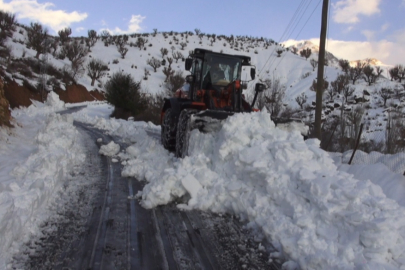 Batman’da Kar Esareti Bitmiyor: 333 Köy Yolu Kapandı, Ekipler Zamana Karşı Yarışıyor