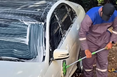 Mobil Oto Yıkama Çılgınlığına Sert Uyarı: Denizleri Ve Toprağı Yok Ediyorlar