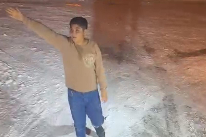 "Abi Evimizin Önünü De Açar Mısın?": Gece Yarısı Karda Yaşanan O Diyalog İzleyenleri Gülümsetti