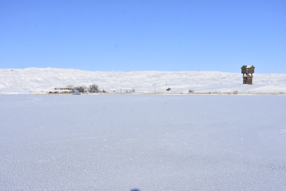 Zara'dan Büyüleyici Kareler: 5 Kilometrelik Dev Göl Tamamen Dondu