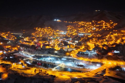 Kar, Bir Kenti Sessizliğe Bürüdü: Ortaya Kartpostallık Görüntüler Çıktı