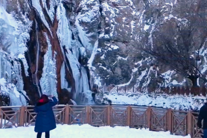 Malatya'da Eksi 20 Derece Sanatı: Günpınar Şelalesi Buzdan Heykele Dönüştü