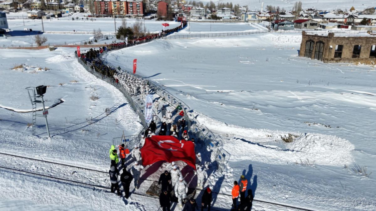 Sarıkamış'ta Vefa Seli: 5,5 Kilometrelik 