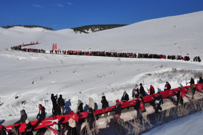 Eksi 22 Derecede Beyaz Hüzün: Binlerce Kişi Sarıkamış Şehitleri İçin Tek Yürek Oldu