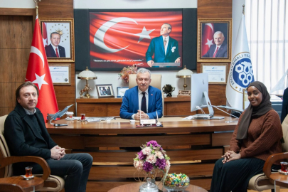 Siham Ali Hussein Finans ve Bankacılık bölümünü birincilikle bitirdi...