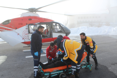 Bitlis'te Can Pazarı: Yolu Kapanan Köydeki Şakir Amca'ya Ambulans Helikopter Yetişti