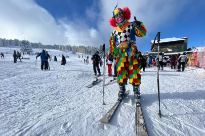 Uludağ'ın Zirvesinde Kayak Yapan Palyaço Şaşkınlığı