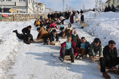 Sosyal Medyadaki Görüntü Sonrası Harekete Geçildi: Köy Çocuklarına Kızak