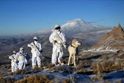 Sınırın Çelikten Bekçileri: Mehmetçik Karlı Dağlarda 7/24 Vatan Nöbetinde!
