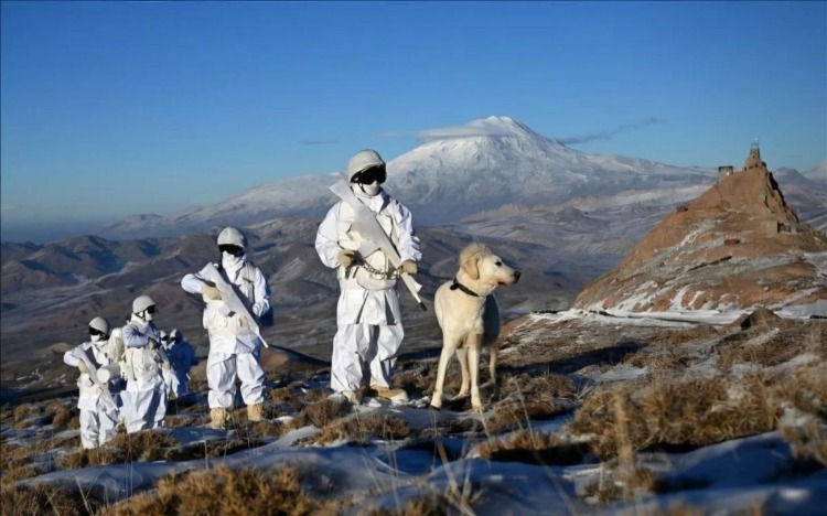 MSB'den Gururlandıran Paylaşım: 5. Hudut Tugayı Zorlu Şartlara Meydan Okuyor