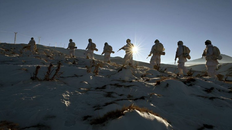 MSB'den Gururlandıran Paylaşım: 5. Hudut Tugayı Zorlu Şartlara Meydan Okuyor