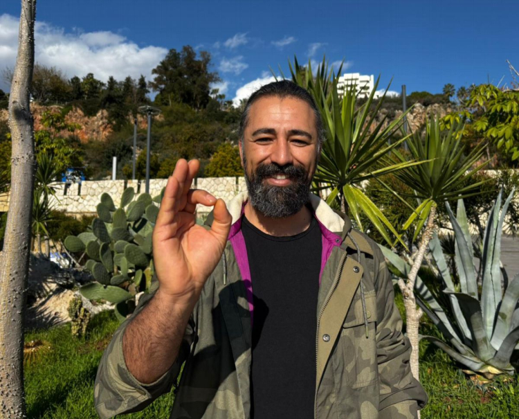 Antalya’da Sıçan Adası açıklarında su altı boru hattını kontrol etmek için dalış yapan sanayi dalgıçları, burnuna olta kancası takılmış halde gördükleri camgöz köpek balığını özgürlüğüne kavuşturdu. (Ali Kılıç)