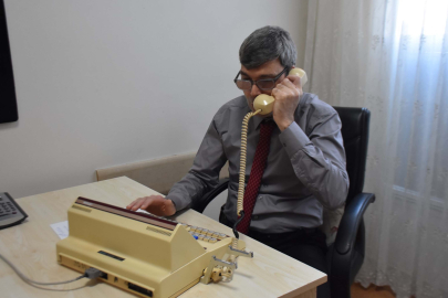 Karanlığı Sesleriyle Aydınlatıyorlar: İzmir'in Santral Kahramanlarından "Hayat" Dersi