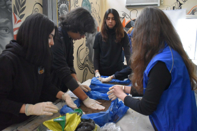 İlmek İlmek Doğa: İzmirli Gençler Türk Motiflerini Toprağa Nakşetti!