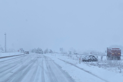 Kütahya-Tavşanlı Yolunda Kar Esareti: Gizli Buzlanma Sürücüleri Zorluyor!
