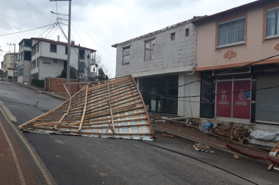 Taşımalı eğitimde 1 gün, çatısı uçan 5 okulda ise 4 gün tatil edildi