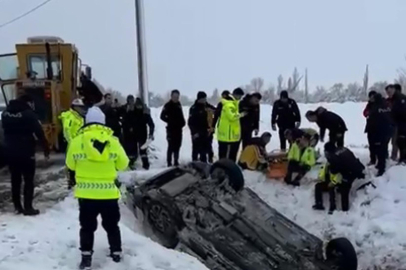 Erzincan’da Polis Aracı Şarampole Devrildi: 2 Polis Yaralandı