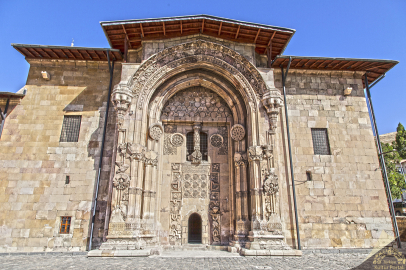 Taşın Dile Geldiği Miras: Divriği Ulu Cami ve Darüşşifası