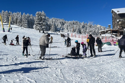 Uludağ’da Kar 1 Metreye Dayandı, Pistlerde Yoğunluk Arttı
