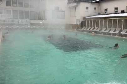 Dışarıda Kar, Havuzda 38 Derece!