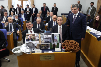 Meclis'te Şok Anlar: Komisyona Tabut ve Çekiçle Girdi!