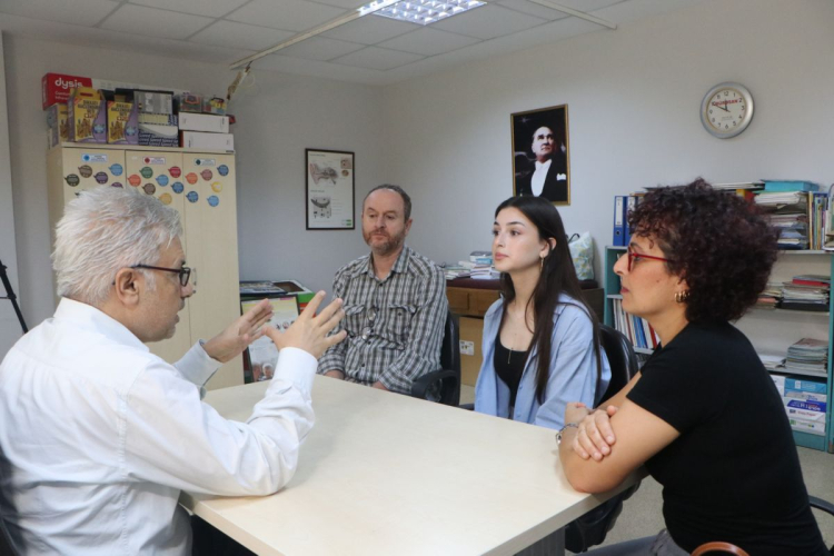 Voleybolcu Olamazsın Sandılar, O Tüm Sesleri Duydu: 1 Yaşında Kaderi Değişen Azra'nın İlham Veren Yolculuğu