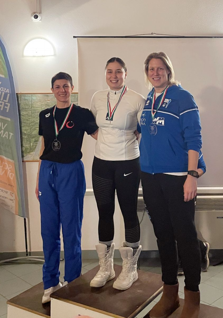 Rekor Üstüne Rekor: Bengisu Avcı Buz Tutmuş Gölden 4 Altın Çıkardı