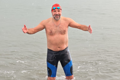 Sırrı 'Deli Bal' Çıktı: Kastamonu'da Buz Gibi Suda Şov Yaptı!