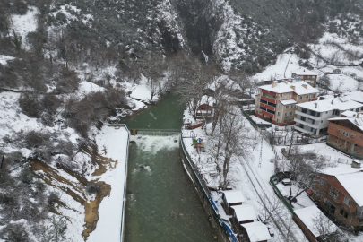 Eros'un Efsanesi Karlar Altında: Bu Şelalenin Suyu 'Kalbe' İyi Geliyor