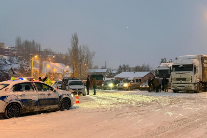 Doğu’da Ulaşım Felç: Kop Geçidi'ne 'Kar' Kilidi Vuruldu!