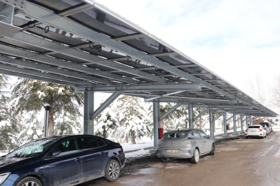 ERÜ’de Yeşil Dönüşüm: Otoparklar Elektrik Üreten Santrale Dönüştü
